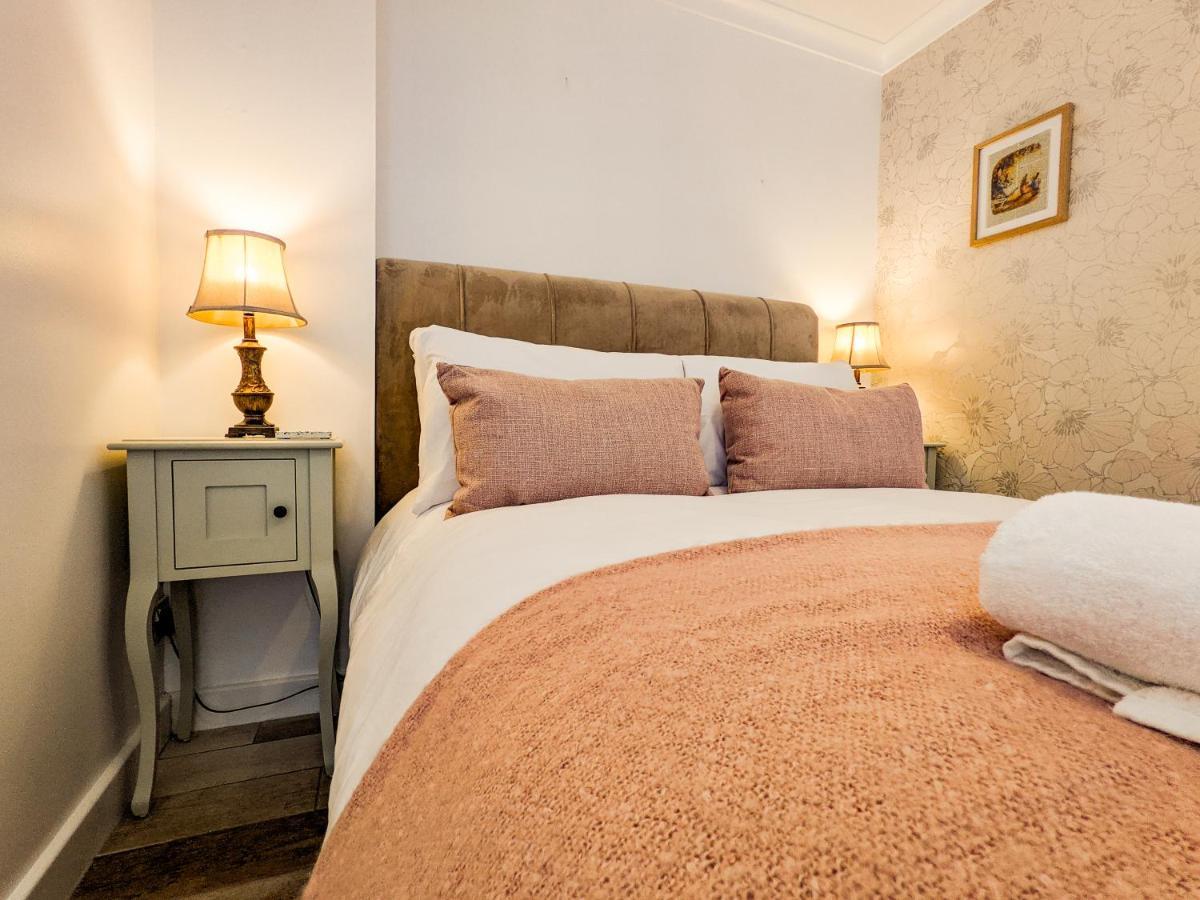 Beautiful Listed Flat With Private Garden, Birnam Apartment Bagian luar foto