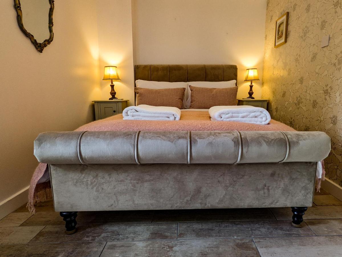 Beautiful Listed Flat With Private Garden, Birnam Apartment Bagian luar foto