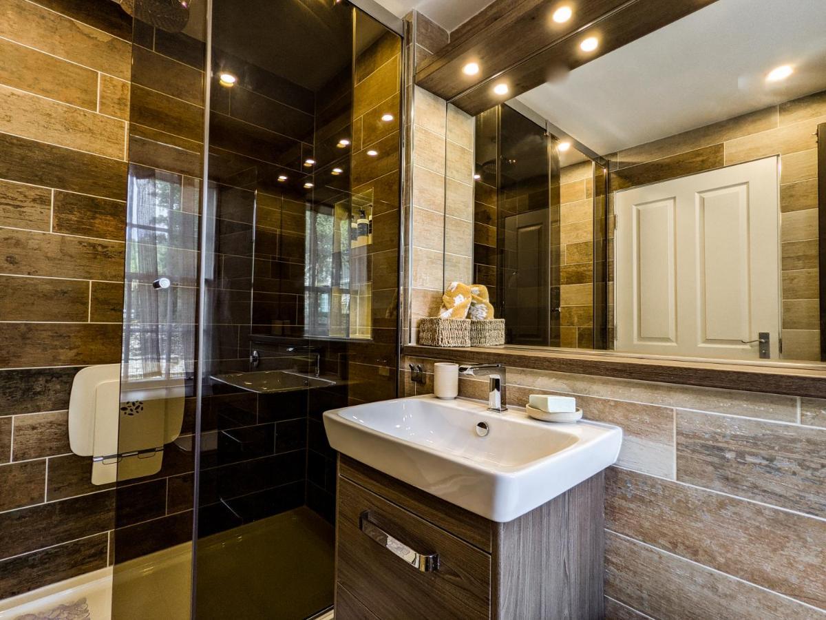 Beautiful Listed Flat With Private Garden, Birnam Apartment Bagian luar foto