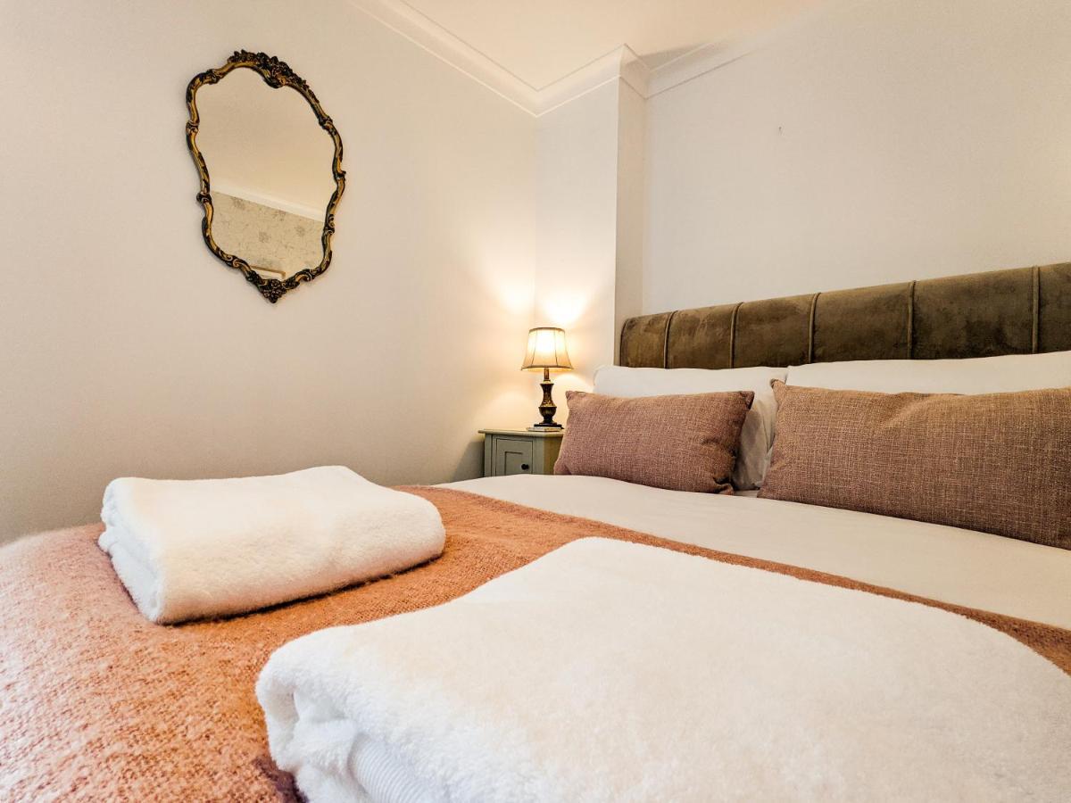 Beautiful Listed Flat With Private Garden, Birnam Apartment Bagian luar foto
