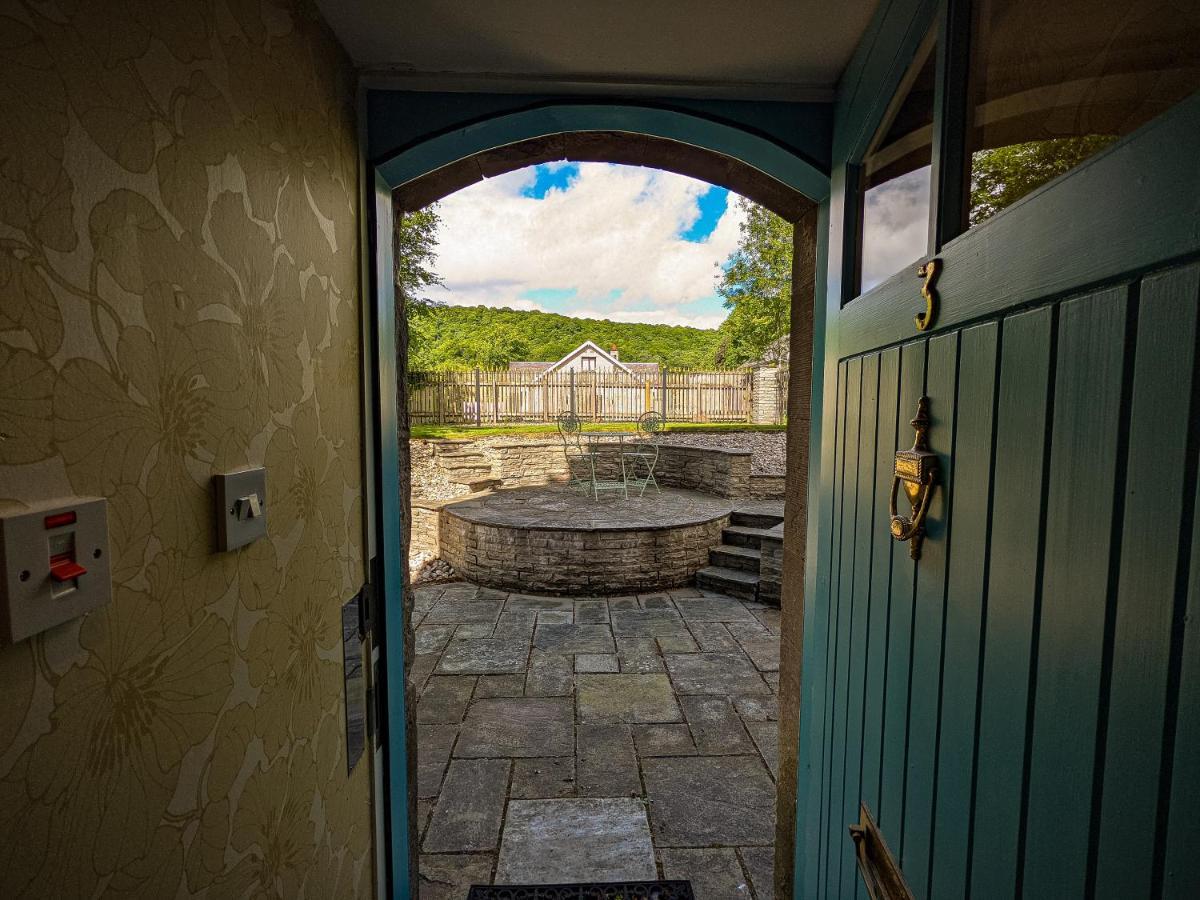 Beautiful Listed Flat With Private Garden, Birnam Apartment Bagian luar foto