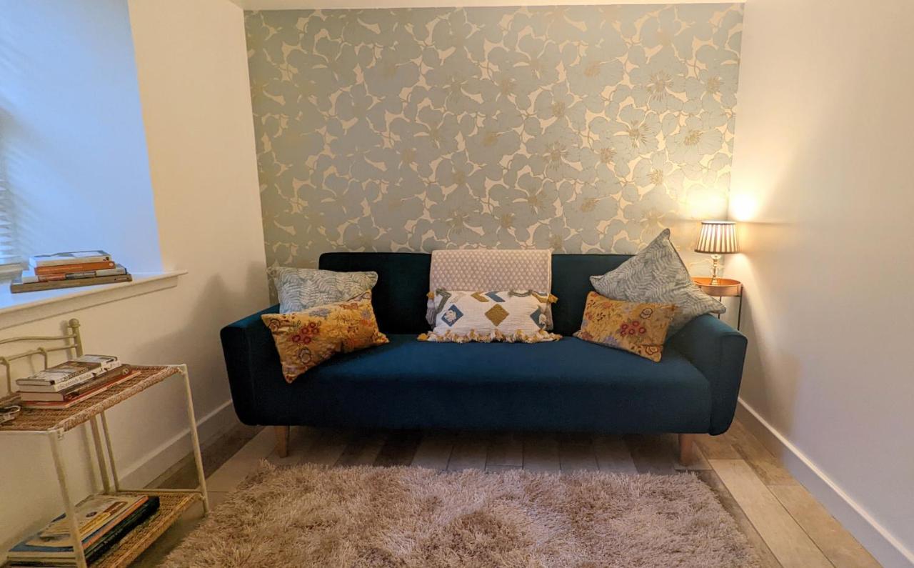 Beautiful Listed Flat With Private Garden, Birnam Apartment Bagian luar foto